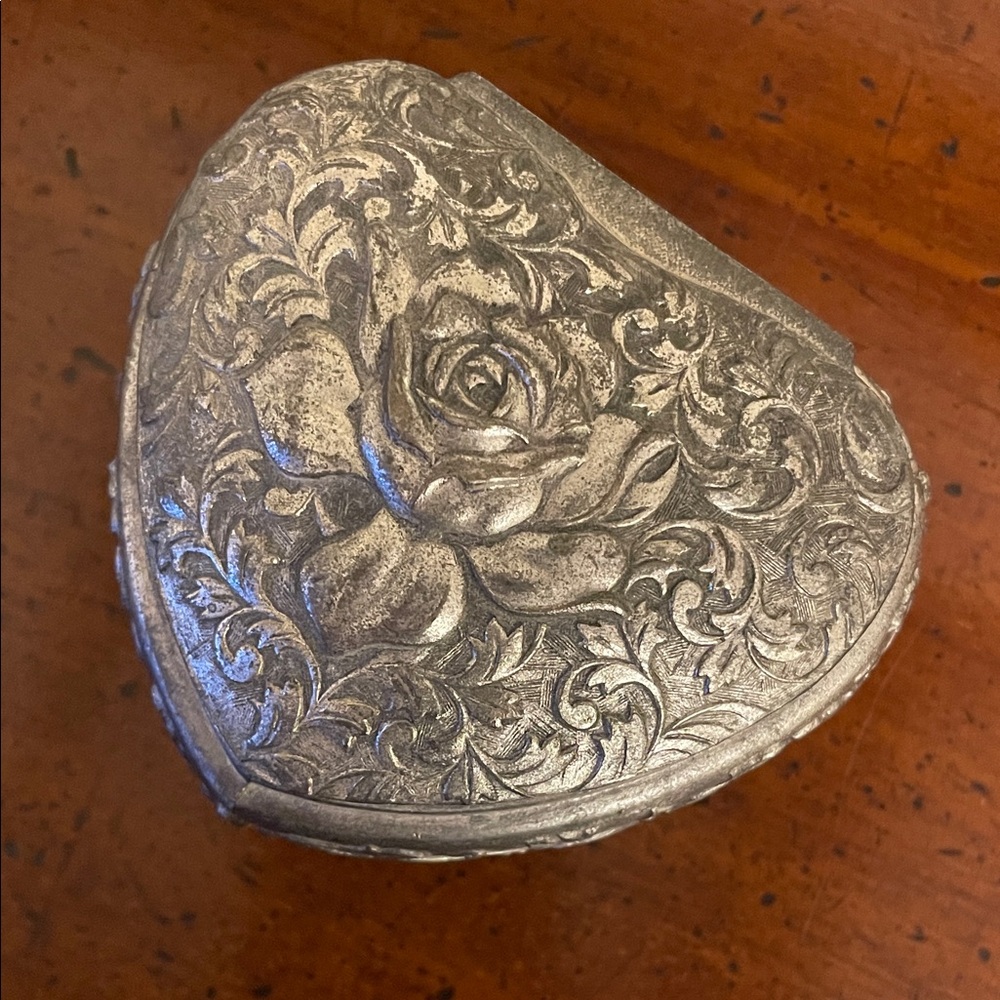Jewelry Box - heart shaped - Picture 1 of 5